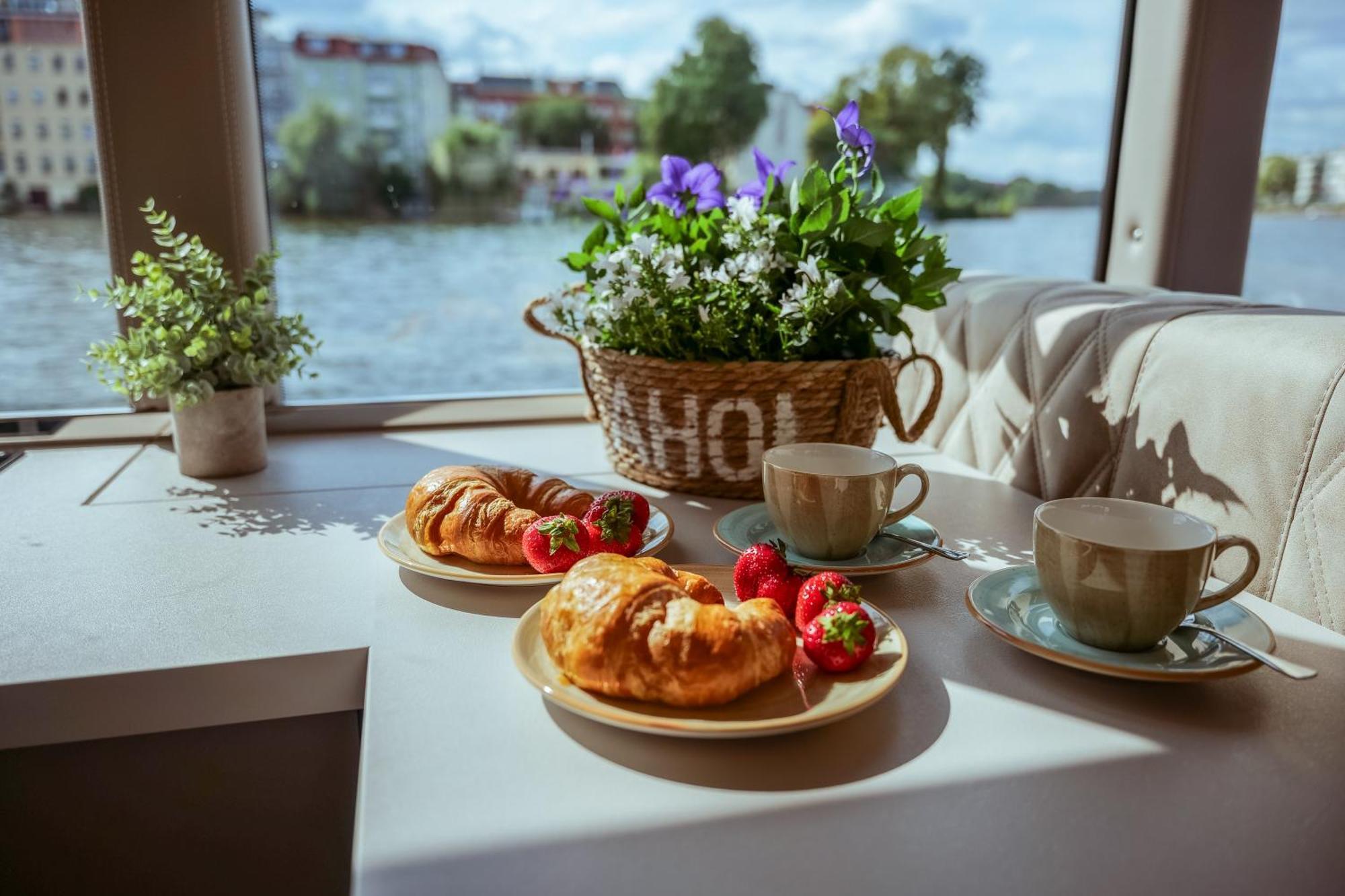 Nena Hausboot Hotel Berlin Eksteriør billede